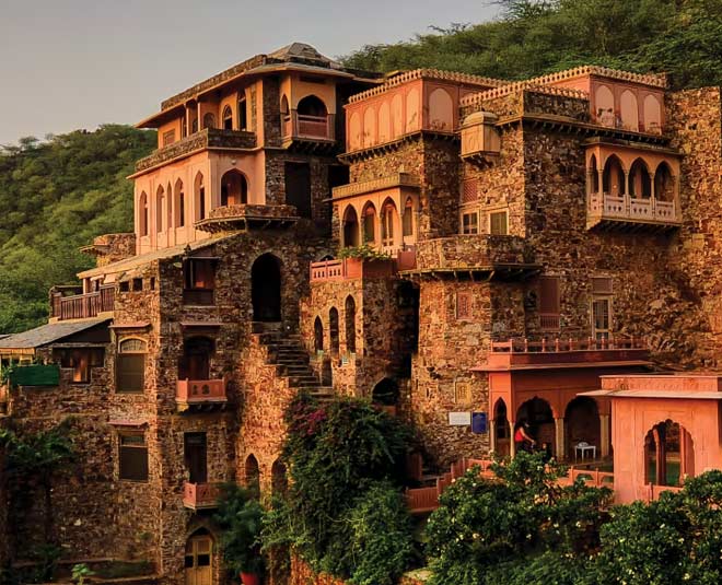 history of neemrana fort alwar