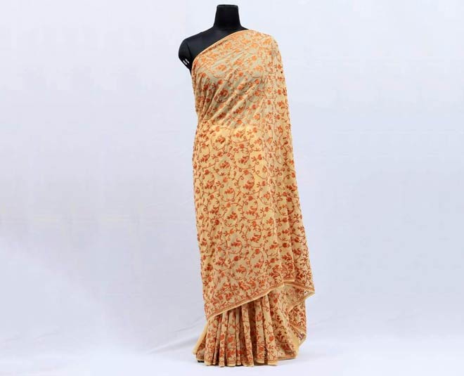 how to carry expensive saree