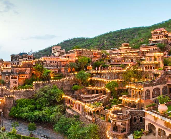 know about history of neemrana fort