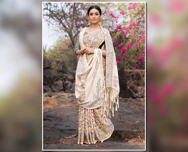 steps to wear shwal on saree