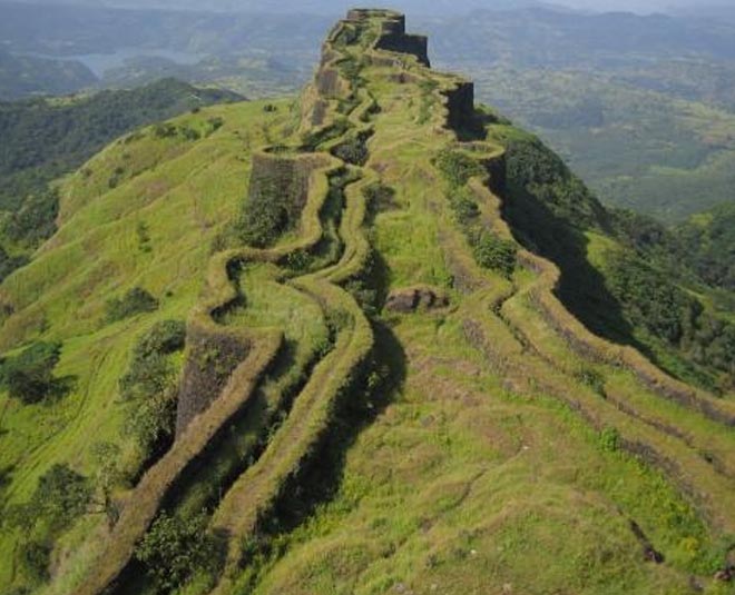 structure of rajgad fort in hindi
