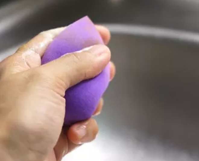 cleaning beauty blender hindi