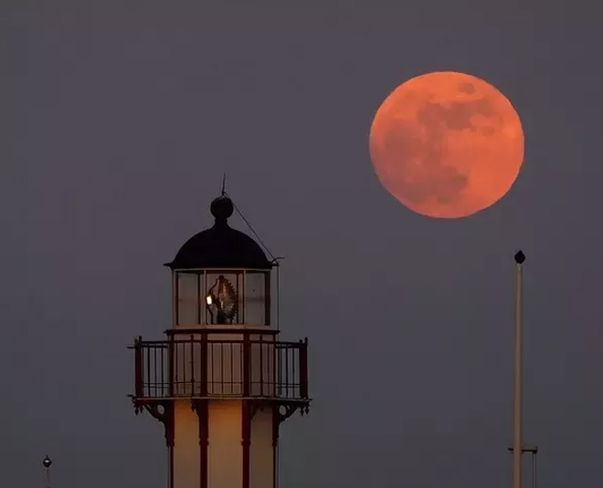 moon and karwa chauth ritua