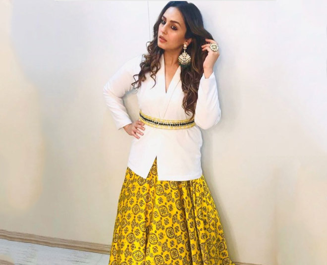 blezer with lahanga look