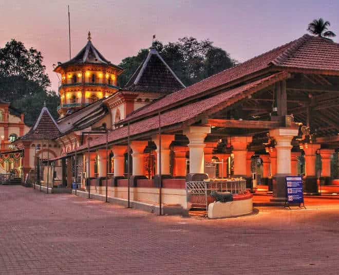 famous temples of goa kamakshi insde
