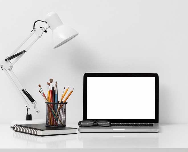 mistakes to avoid while decorating or organizing work desk inside