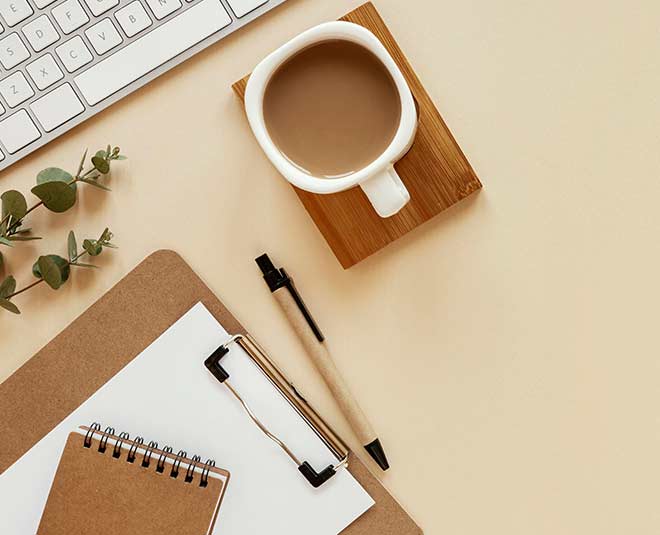 mistakes to avoid while decorating or organizing work desk inside