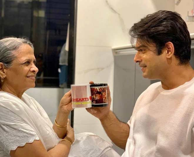 sidharth with maa