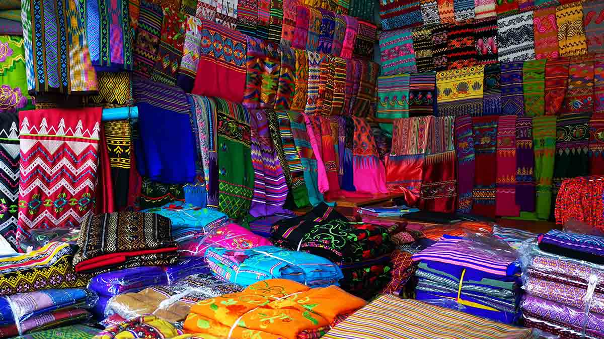 Ladeis clothes in bhajanpura market