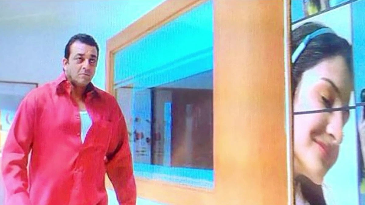 anushka billboard in lage raho munna bhai