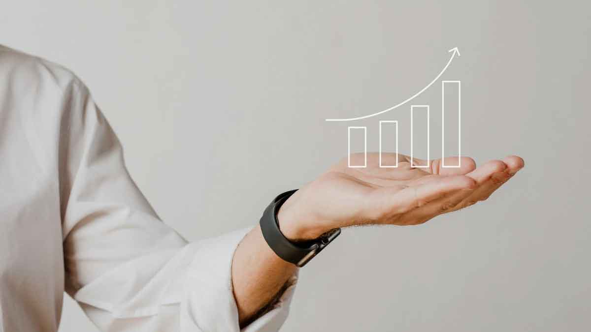 career benefits in hindi