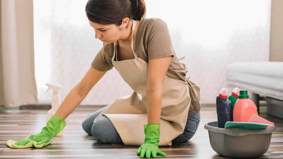 different uses of toothpaste inside