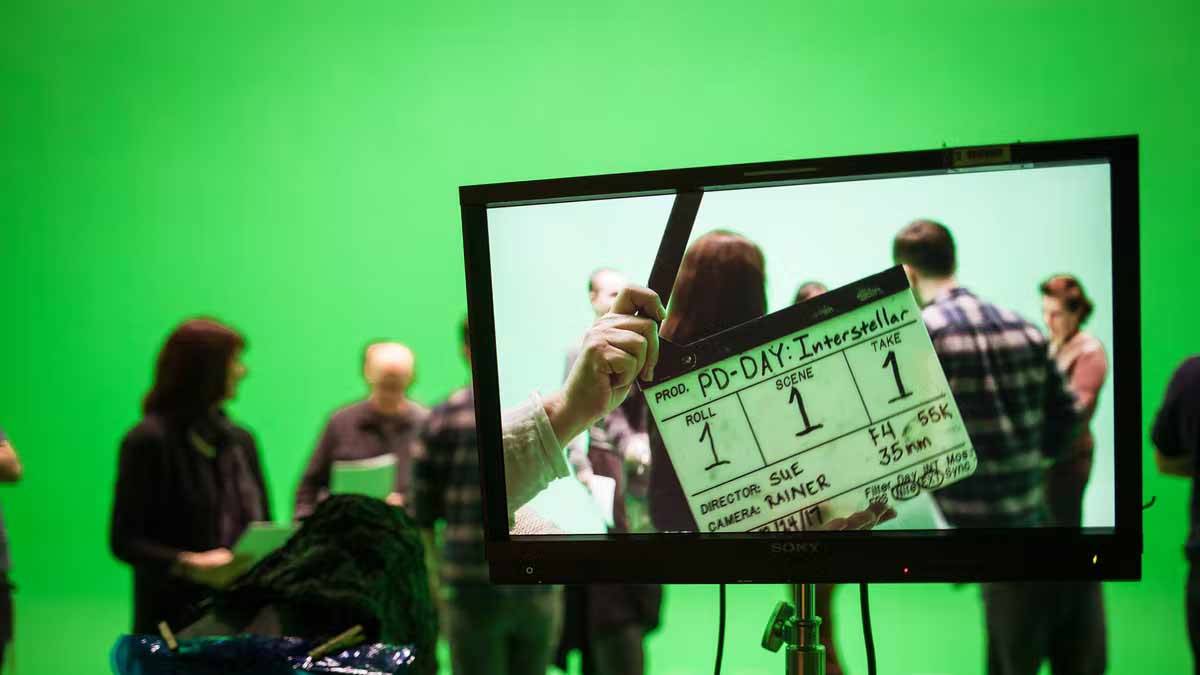 green cloth is used in film shoots inside