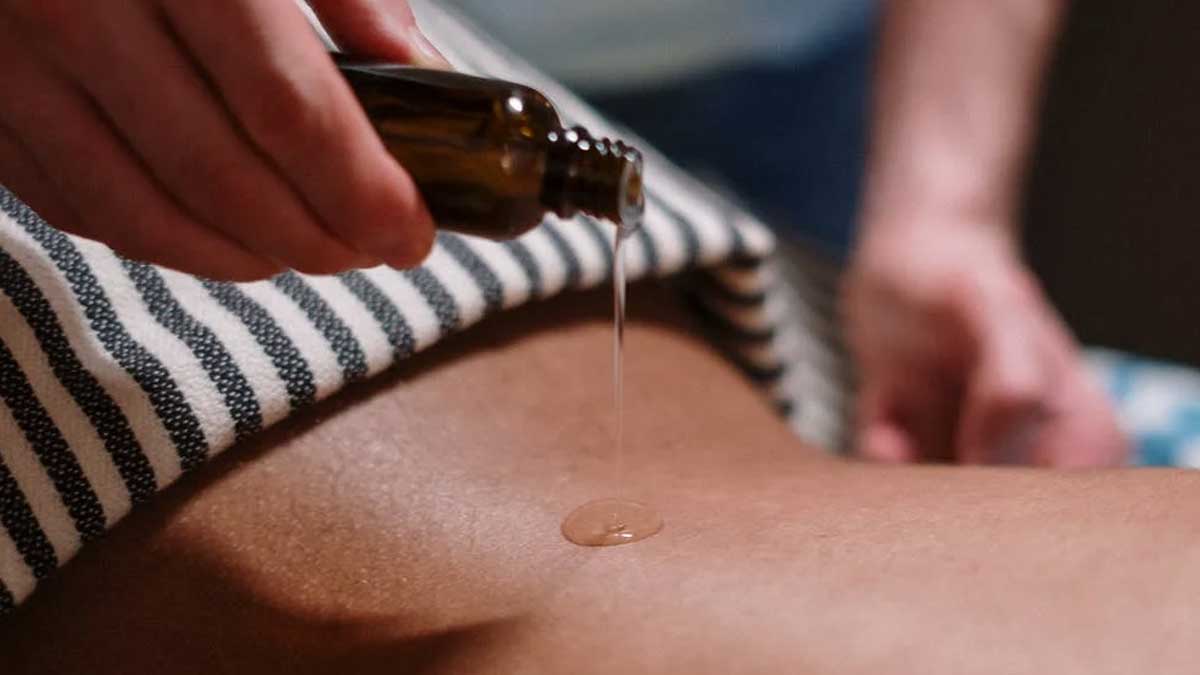 tips protect skin from chlorine water while swimming