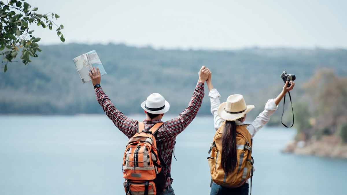 ways to avoid travel fraud