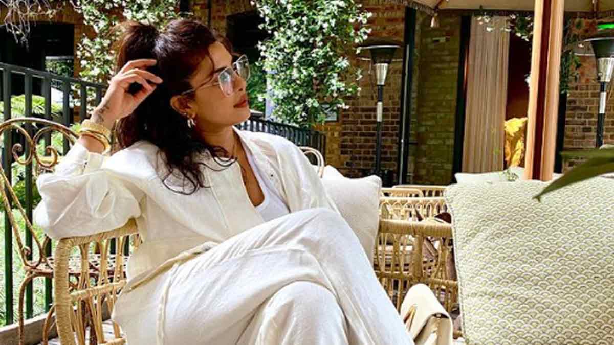 ways to style glasses with earrings