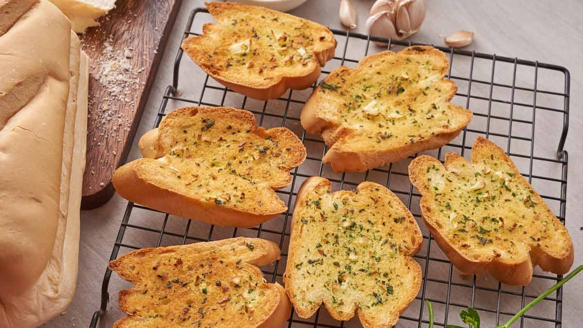 bread garlic dishes
