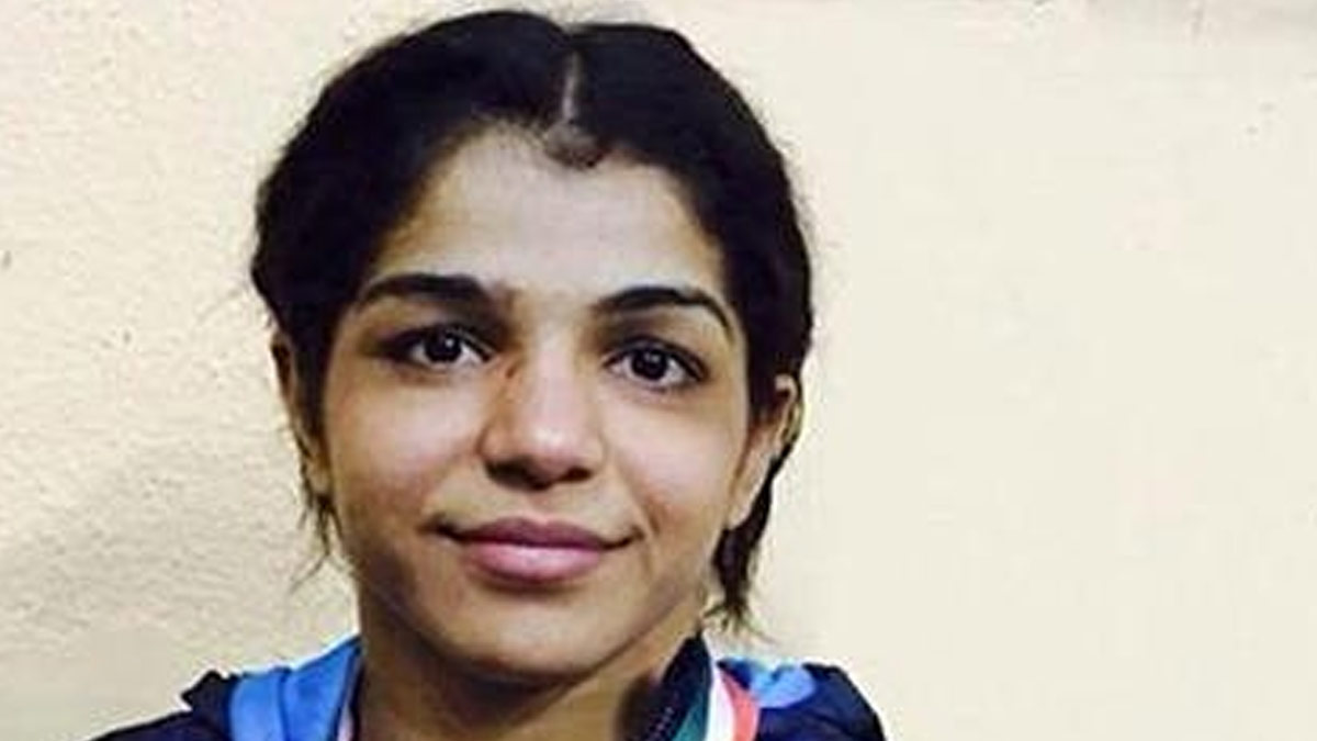 first indian woman to win olympic medal in wrestling