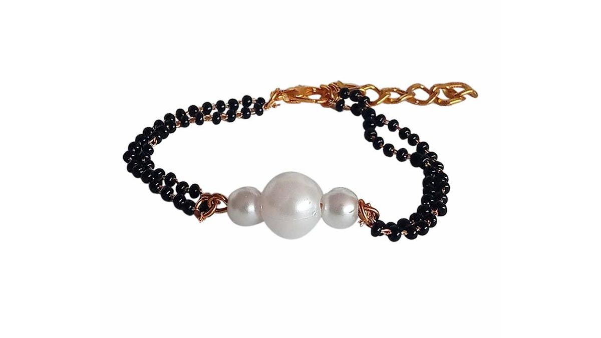 mangalsutra hand looks