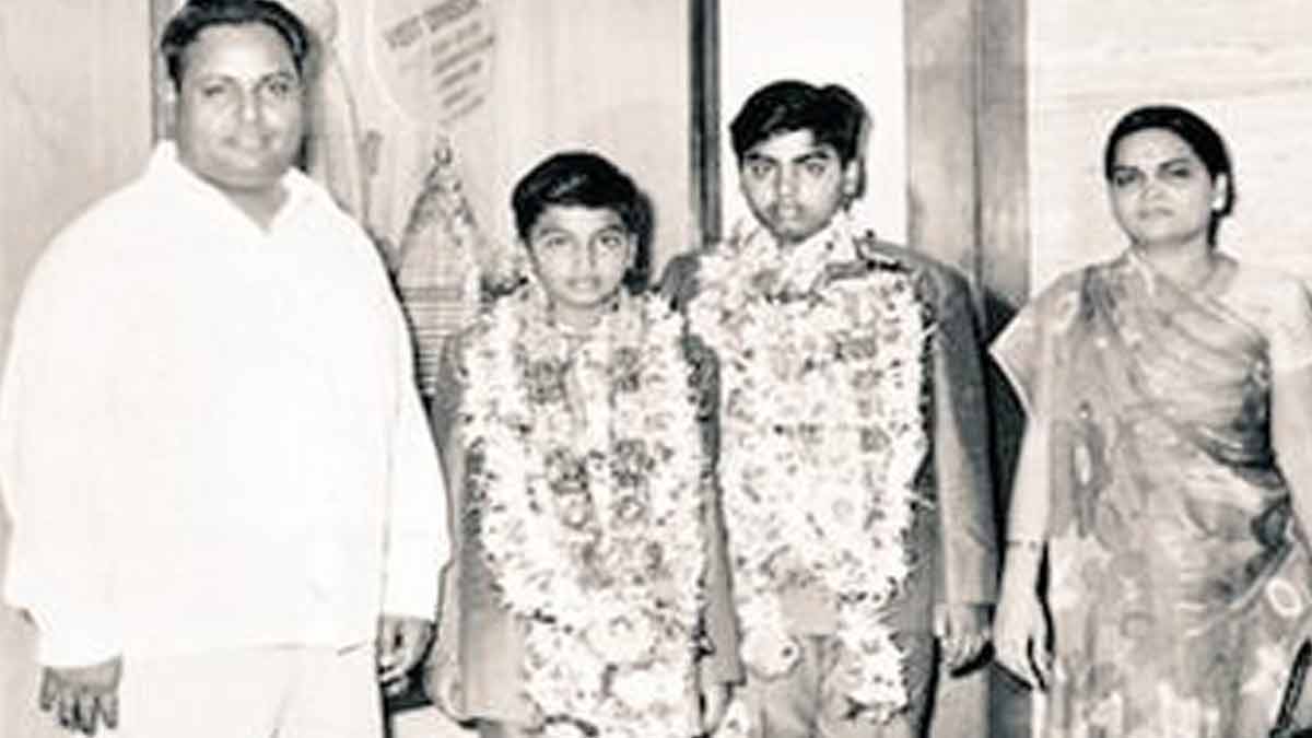 mukesh ambani with family