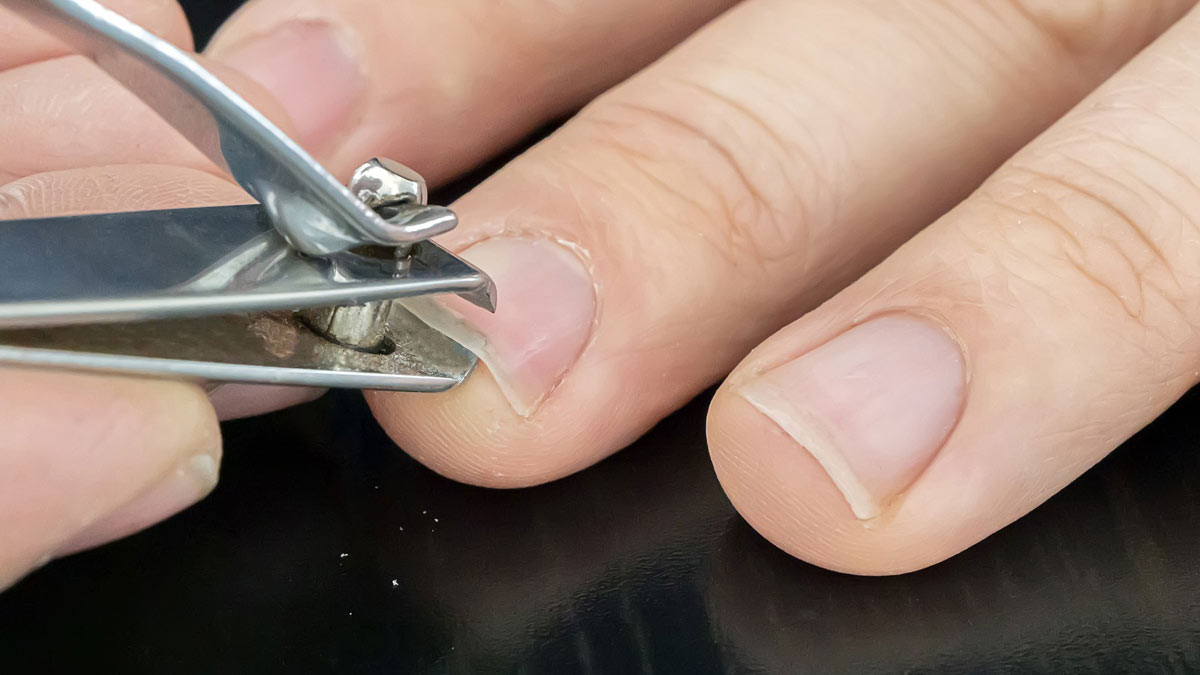 nail cleaning and cutting at home