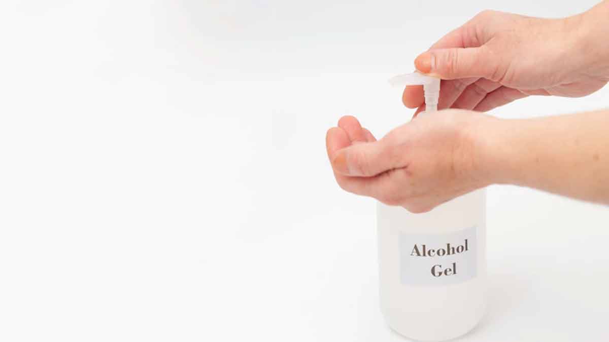 rubbing alcohal to remove nail polish