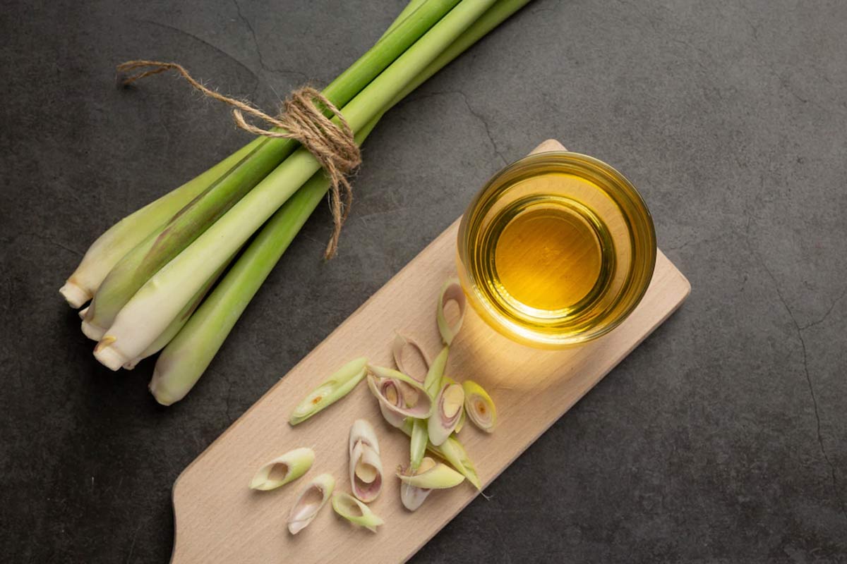 benefits of lemongrass essential oil