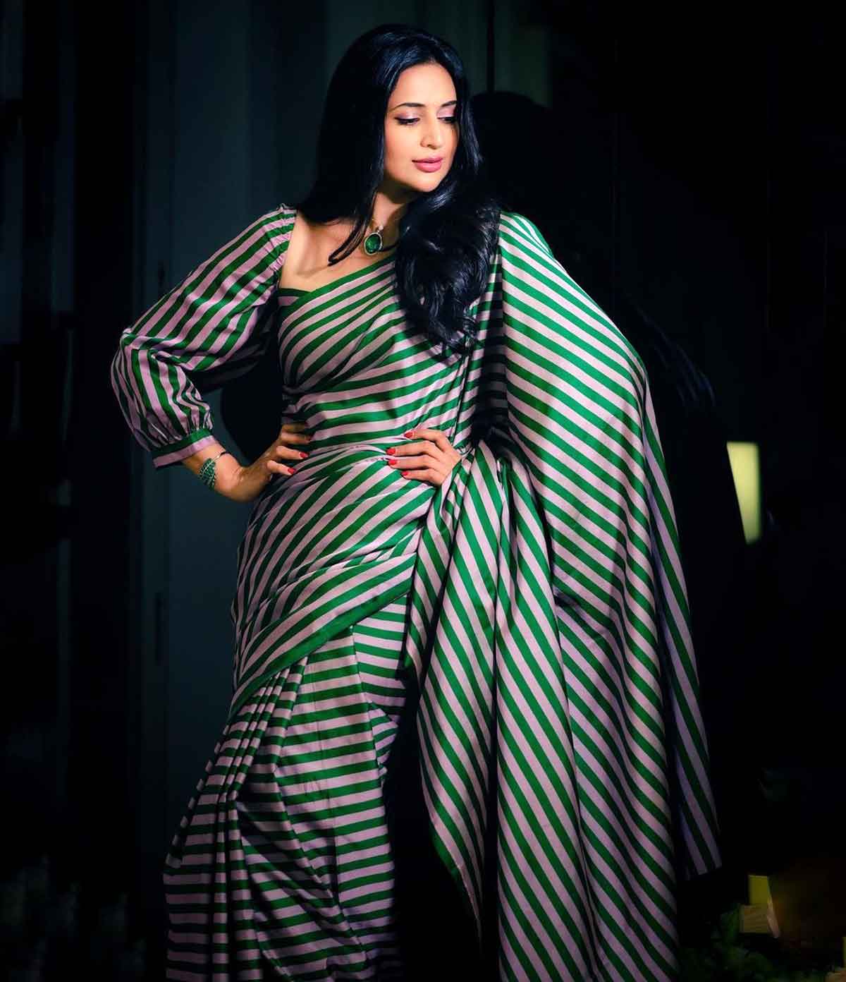 divyanka tripathi wearing saree