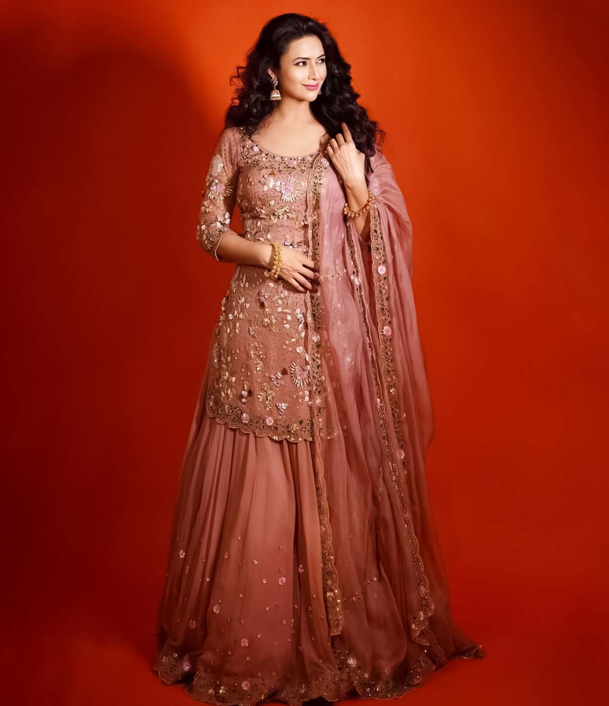 divyanka tripathi wearing sharara set