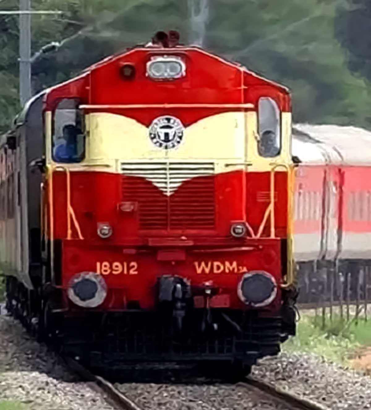 how can senior citizen get discount on train tickets