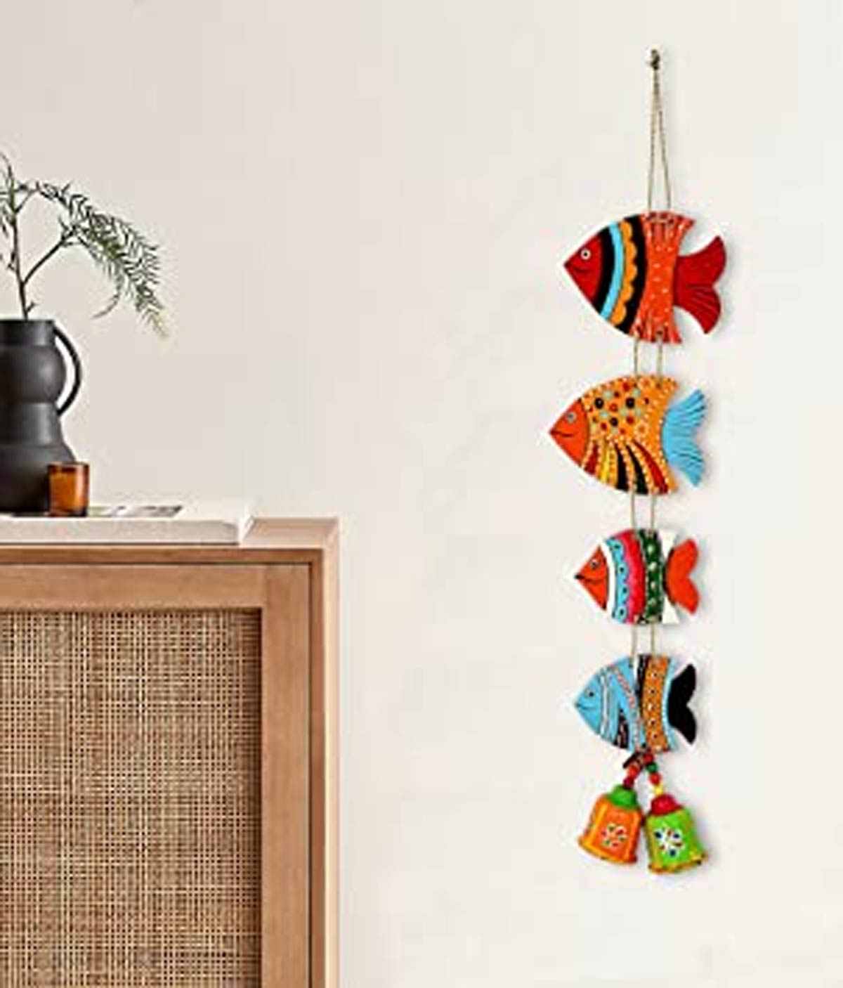 place wall hanging according to vastu