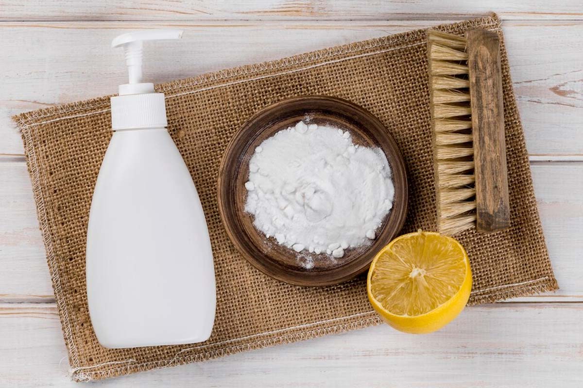 use baking soda for paint brushes