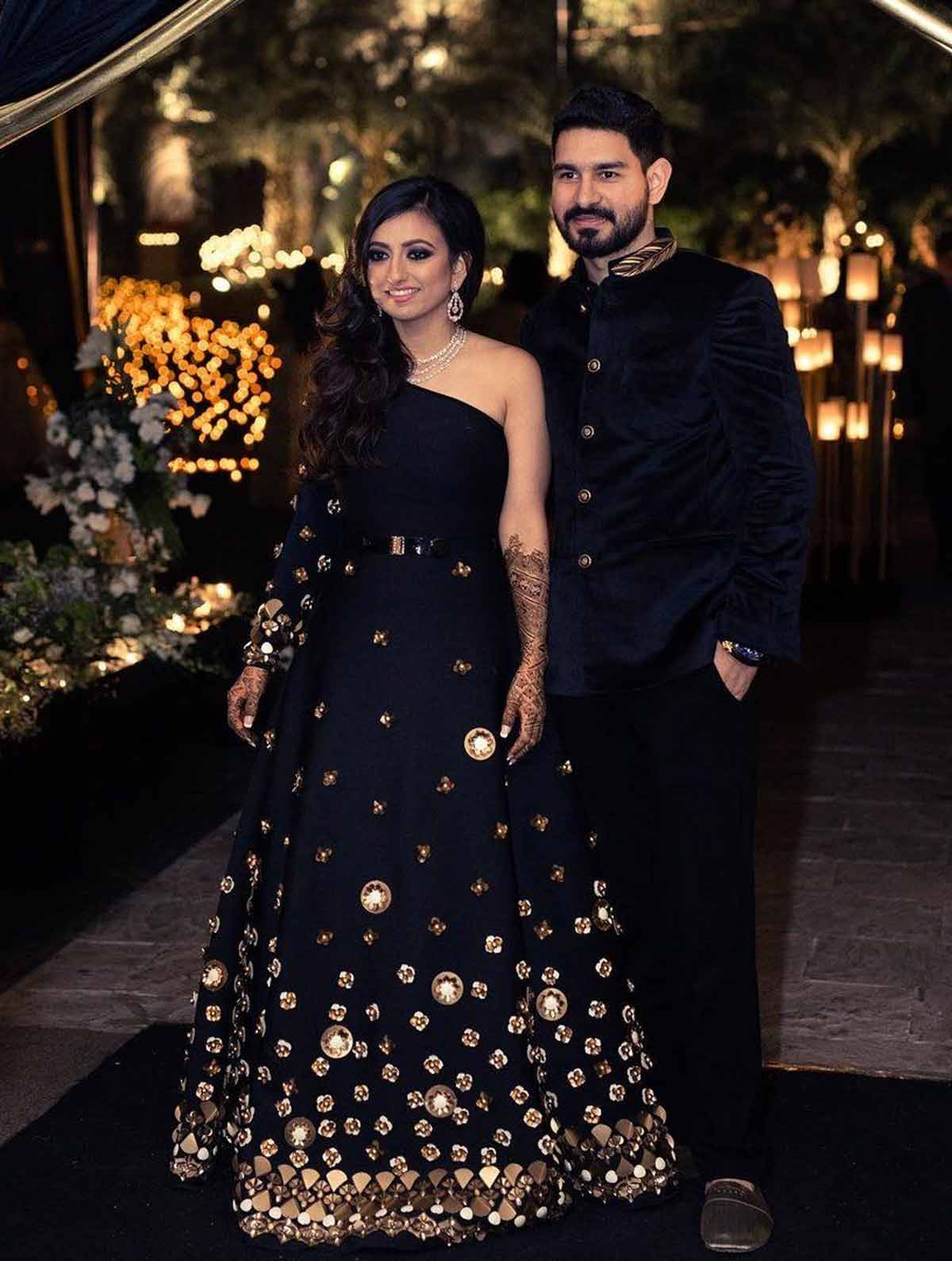 wearing black in auspicious work