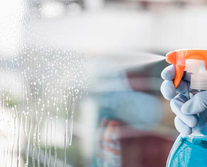 How to clean mirror things at home