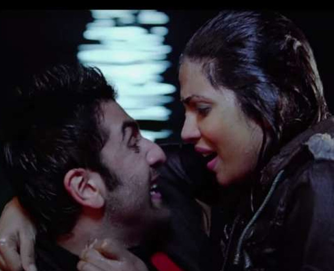 anjaana anjaani proposal scene