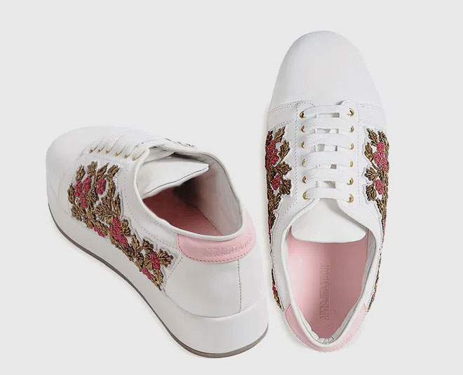 sneaker footwear tips