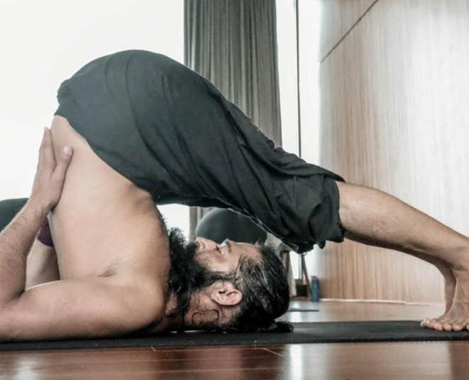 halasana to reduce stretch marks on thighs