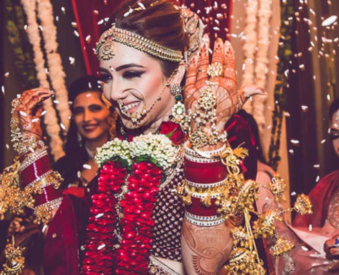 in laws brides throw rice