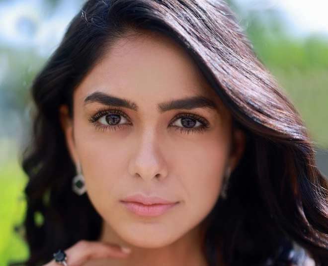 mrunal thakur