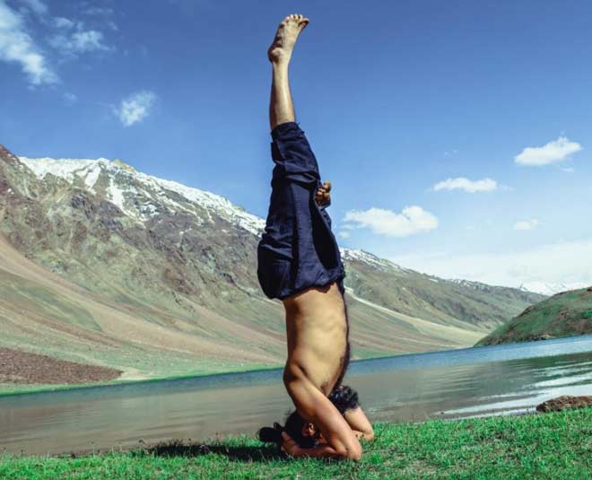 sirshasana to reduce stretch marks on thighs