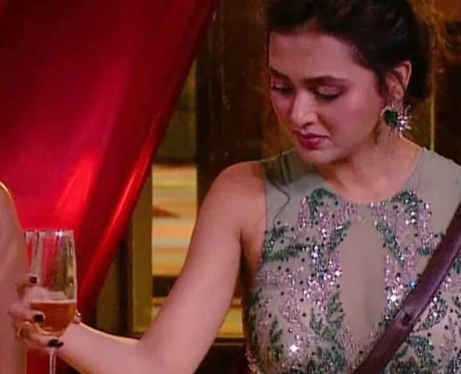 tejasswi prakash green outfit embellished