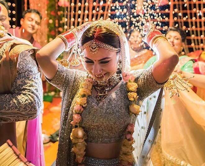 vidai brides throw rice
