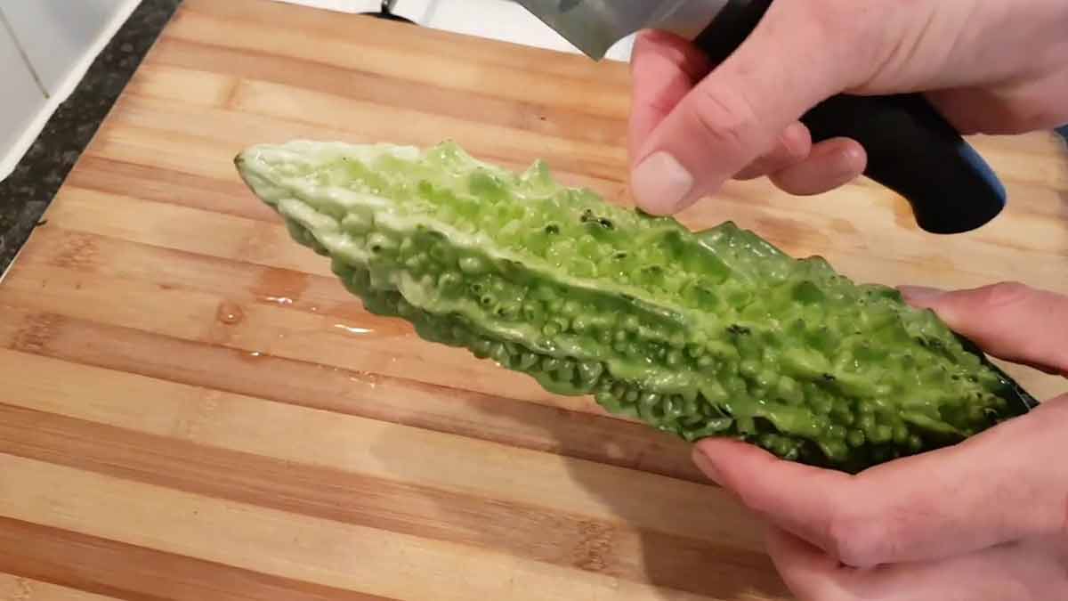 How to peel karela
