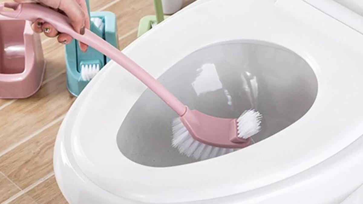 easy tips to Remove Musty Smell From Bathroom In Monsoon