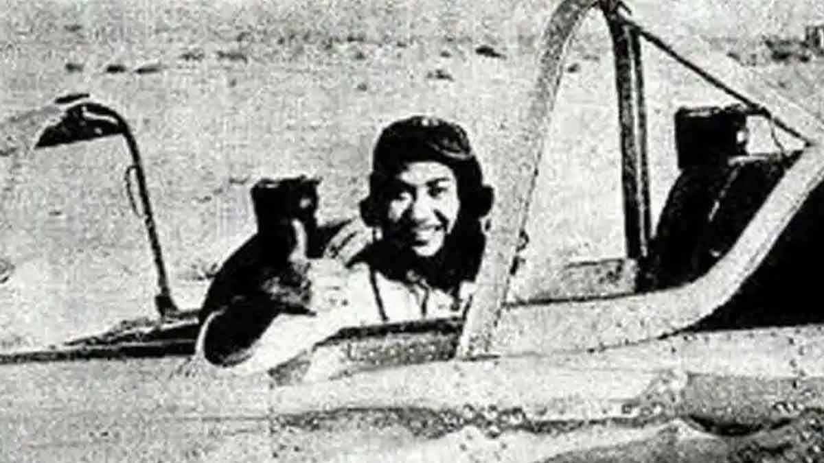 first woman commercial pilot of india