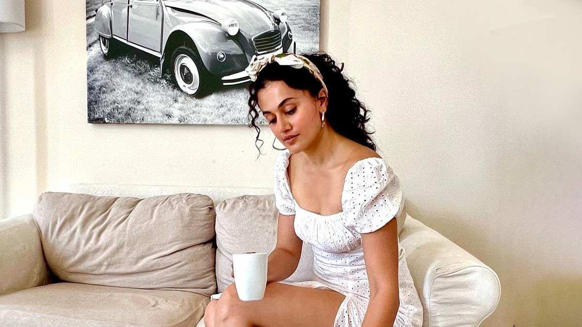 hairband taapsee pannu curly hairstyles