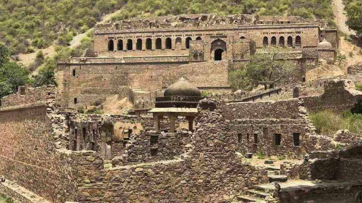 how to reach bhangarh fort