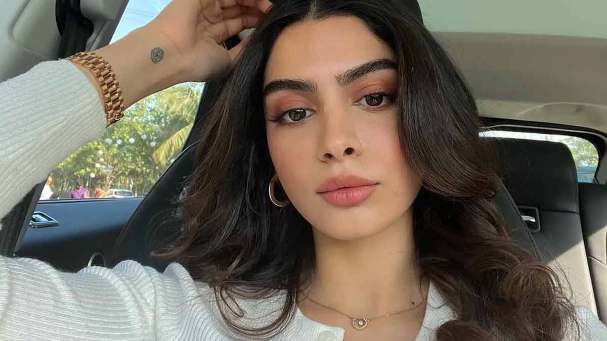 khushi kapoor car collection