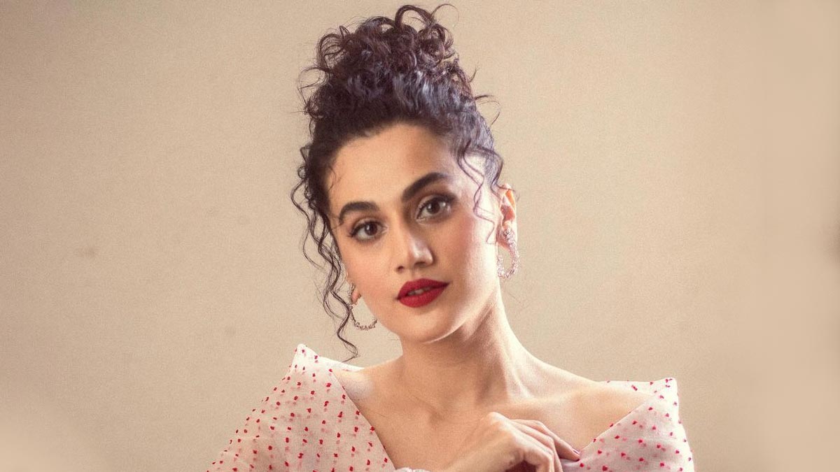 messy bun taapsee pannu curly hairstyles