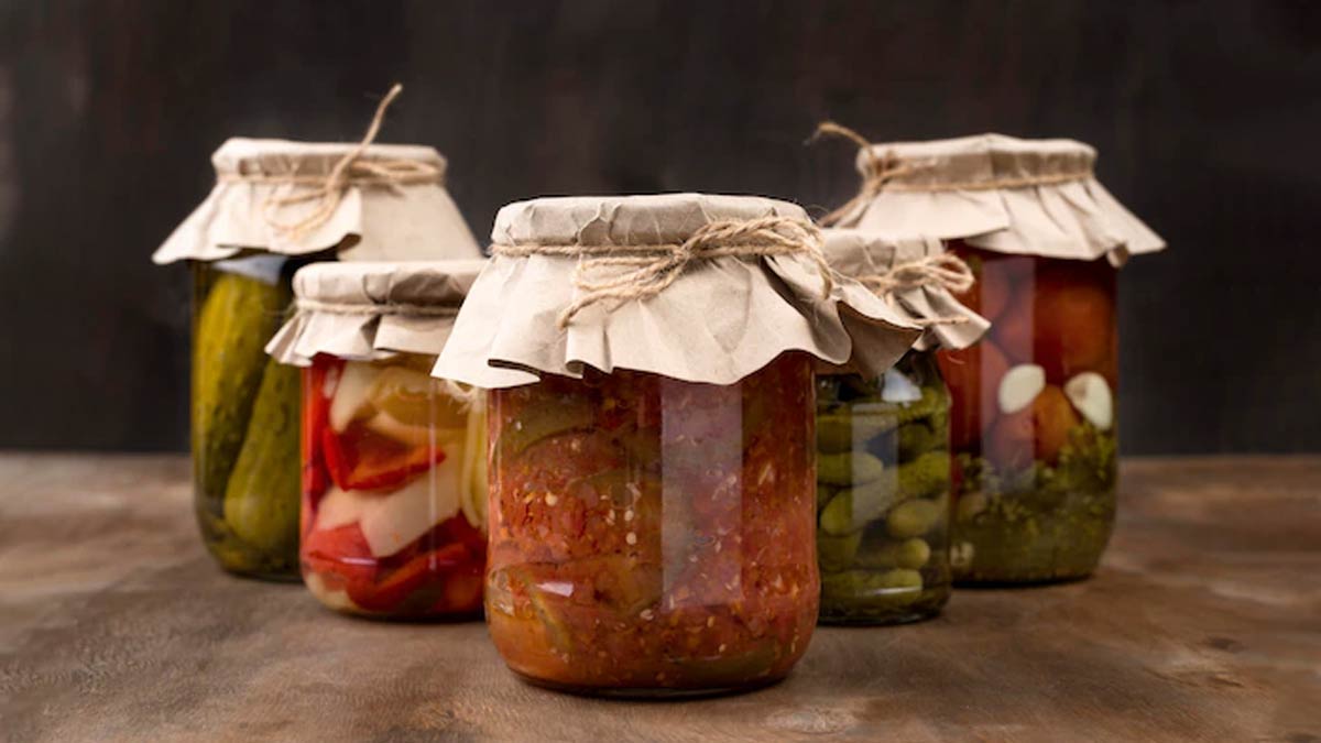 store pickle in glass jar